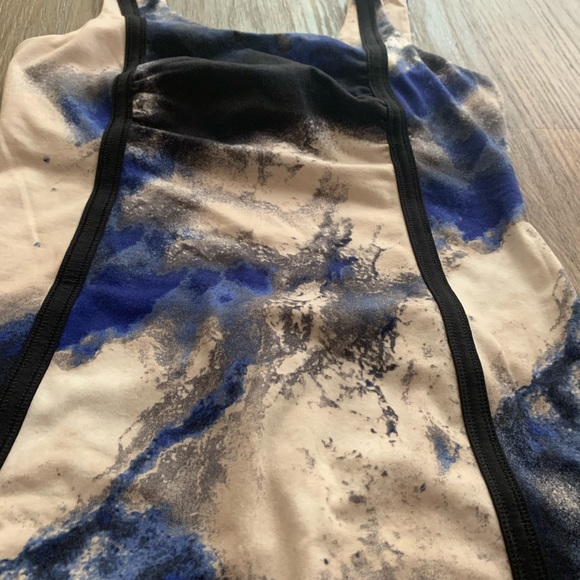 Lululemon top - Picture 2 of 7